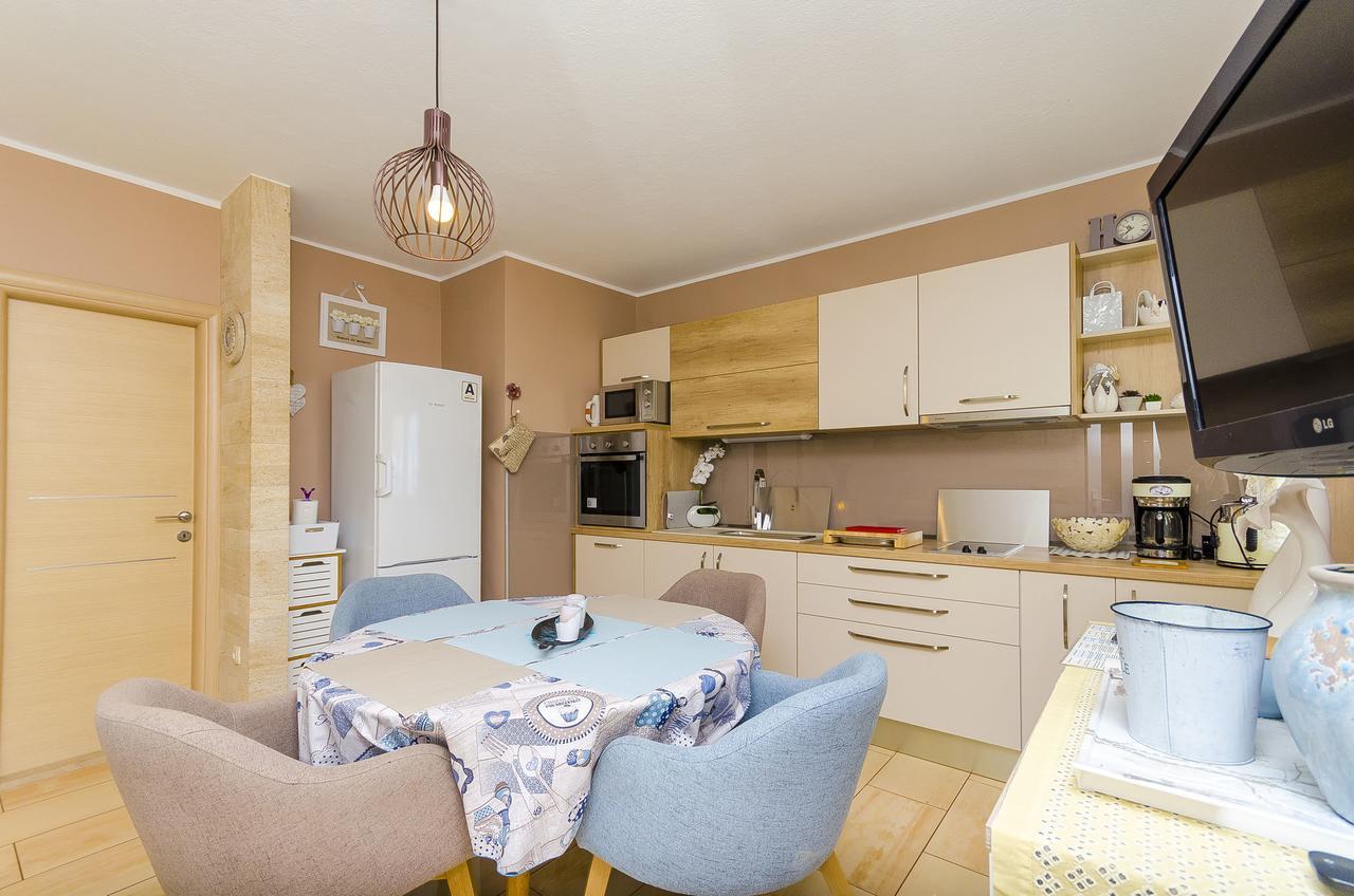 Apartments Nives Trogir Exterior photo